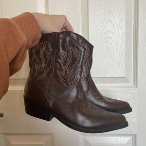 Like new brown cowboy boots